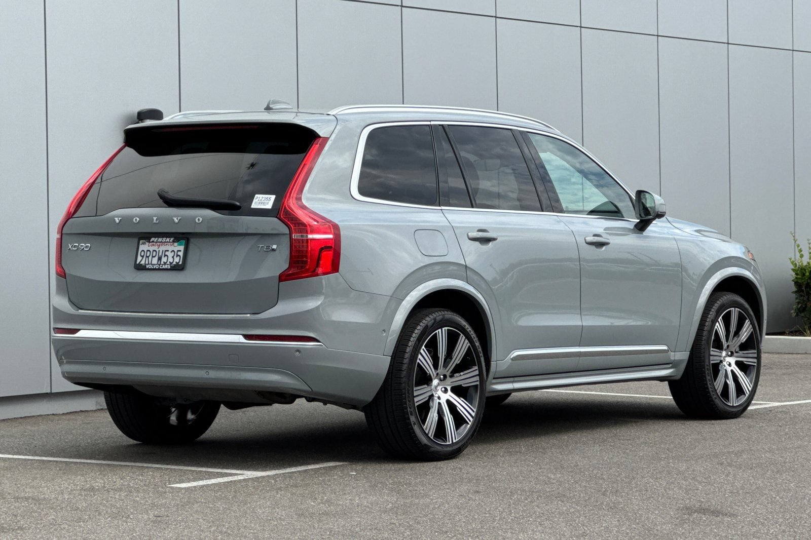 Used 2025 Volvo XC90 T8 Plus w/ Protection Package Premier AWD/4WD image 5
