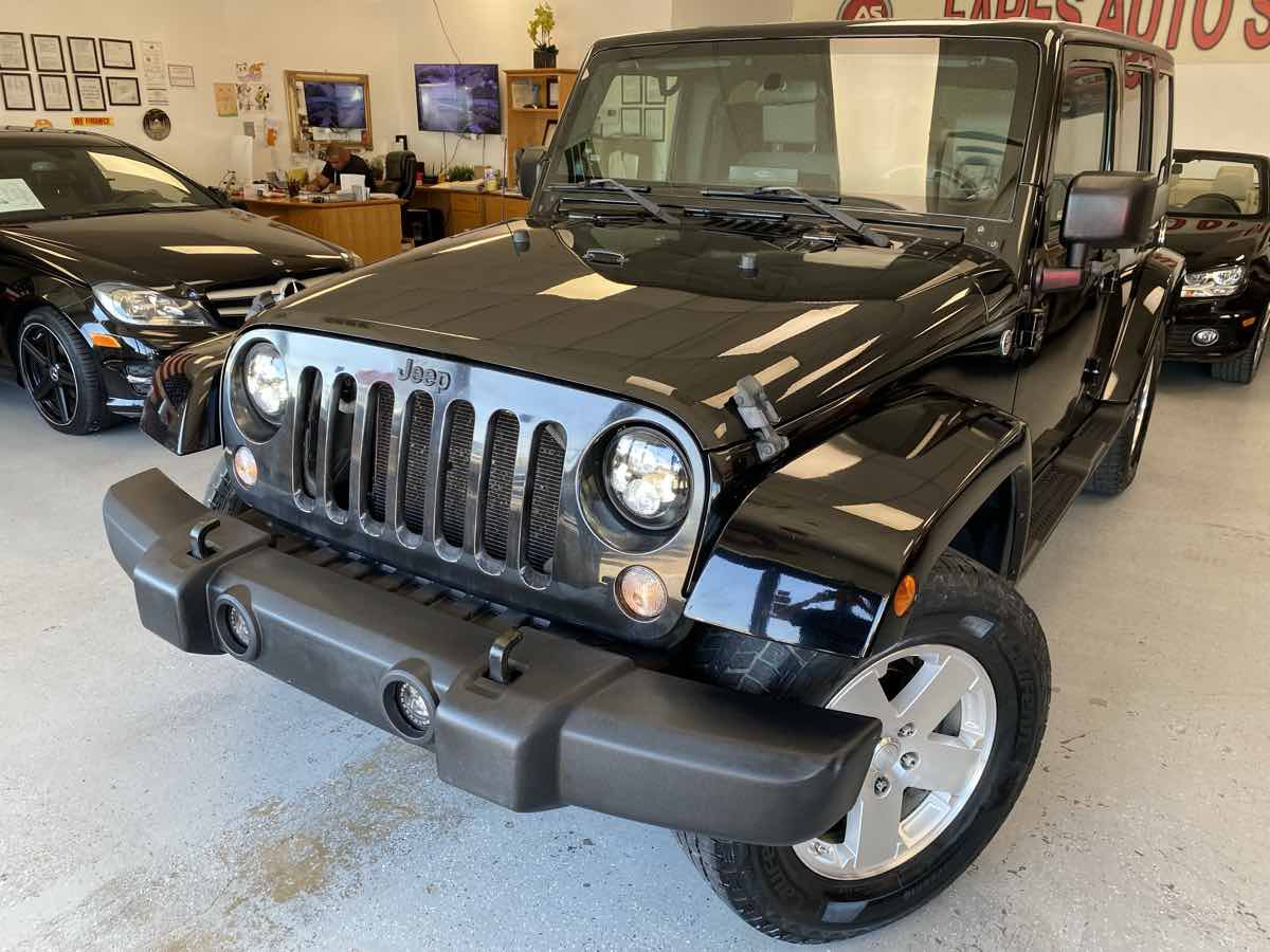 Used 2009 Jeep Wrangler Unlimited Sahara w/ Dual Top Group AWD/4WD image 10