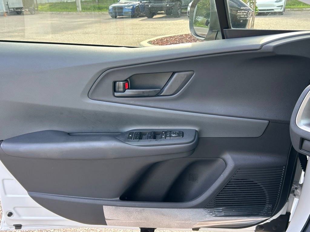 Used 2025 Toyota Prius LE FWD image 18