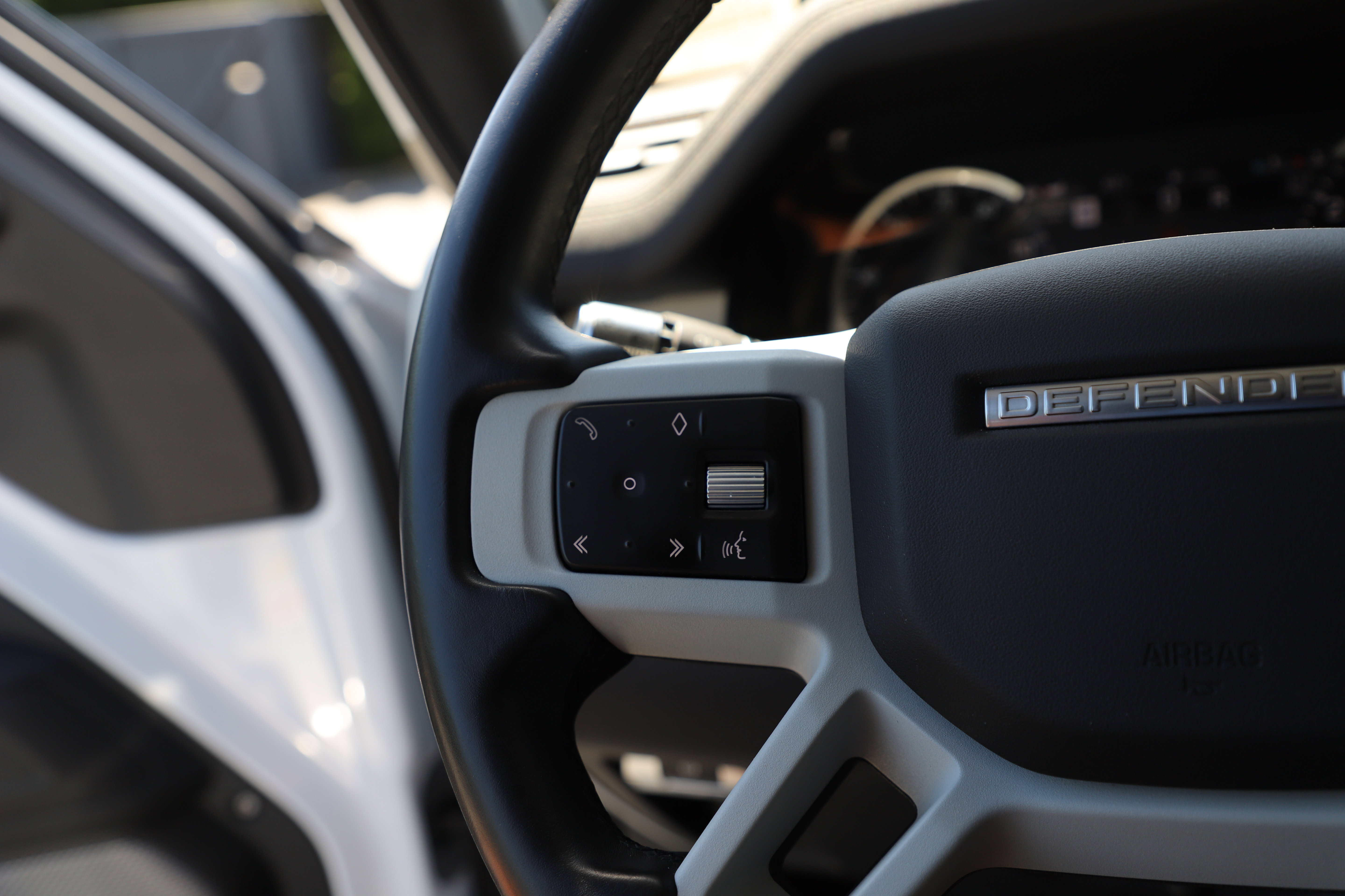 Used 2022 Land Rover Defender 110 AWD/4WD image 23
