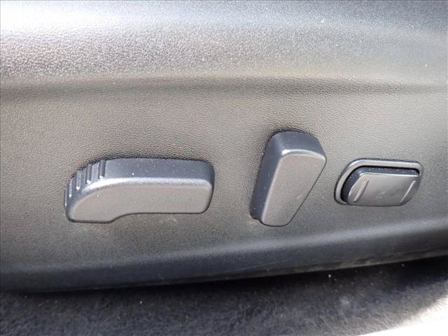Used 2016 Nissan Sentra SR w/ SR Premium Package FWD image 11
