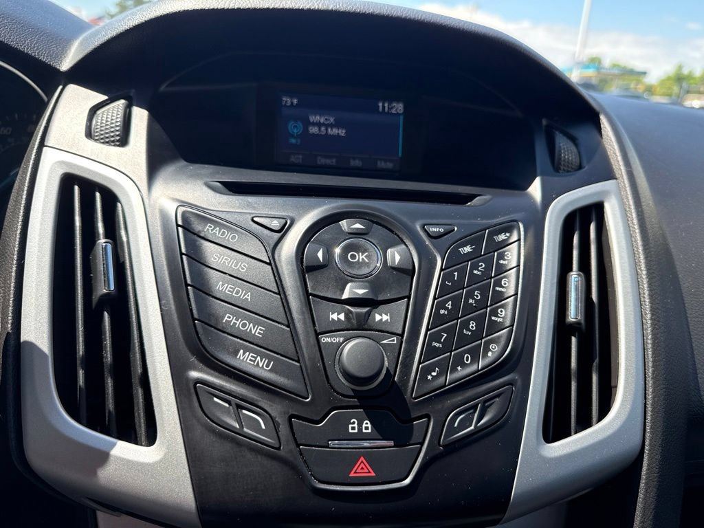 Used 2014 Ford Focus SE w/ SE Winter Package FWD image 13
