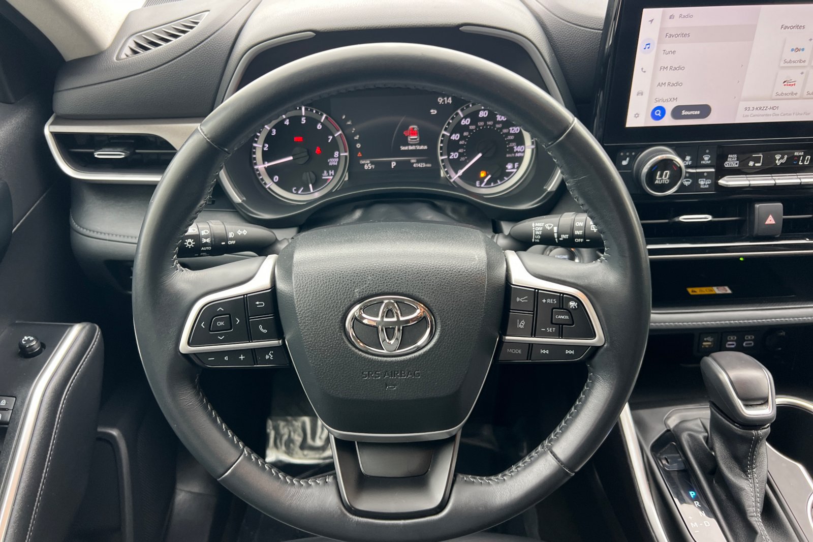 Used 2023 Toyota Highlander XLE AWD/4WD image 14