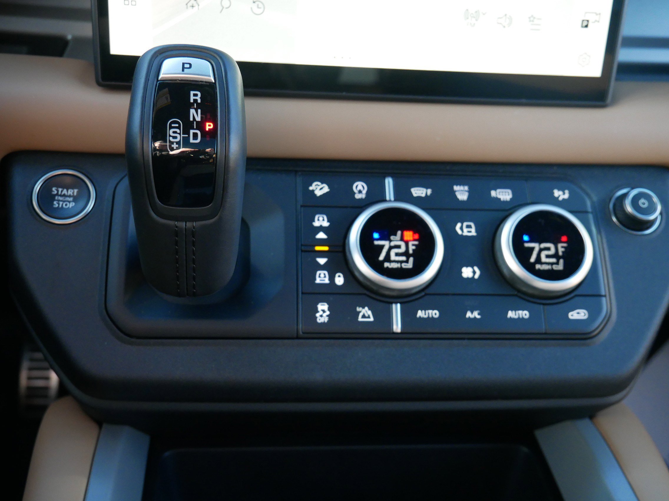 Certified 2025 Land Rover Defender 110 V8 image 27