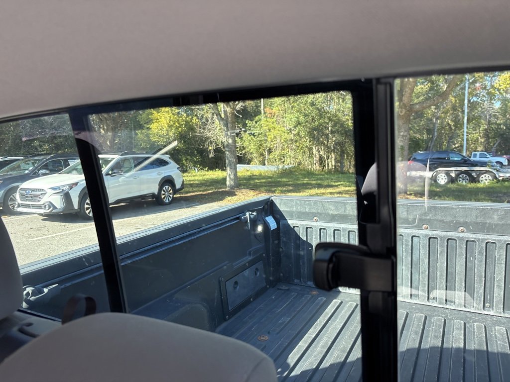 Used 2017 Toyota Tacoma SR image 5