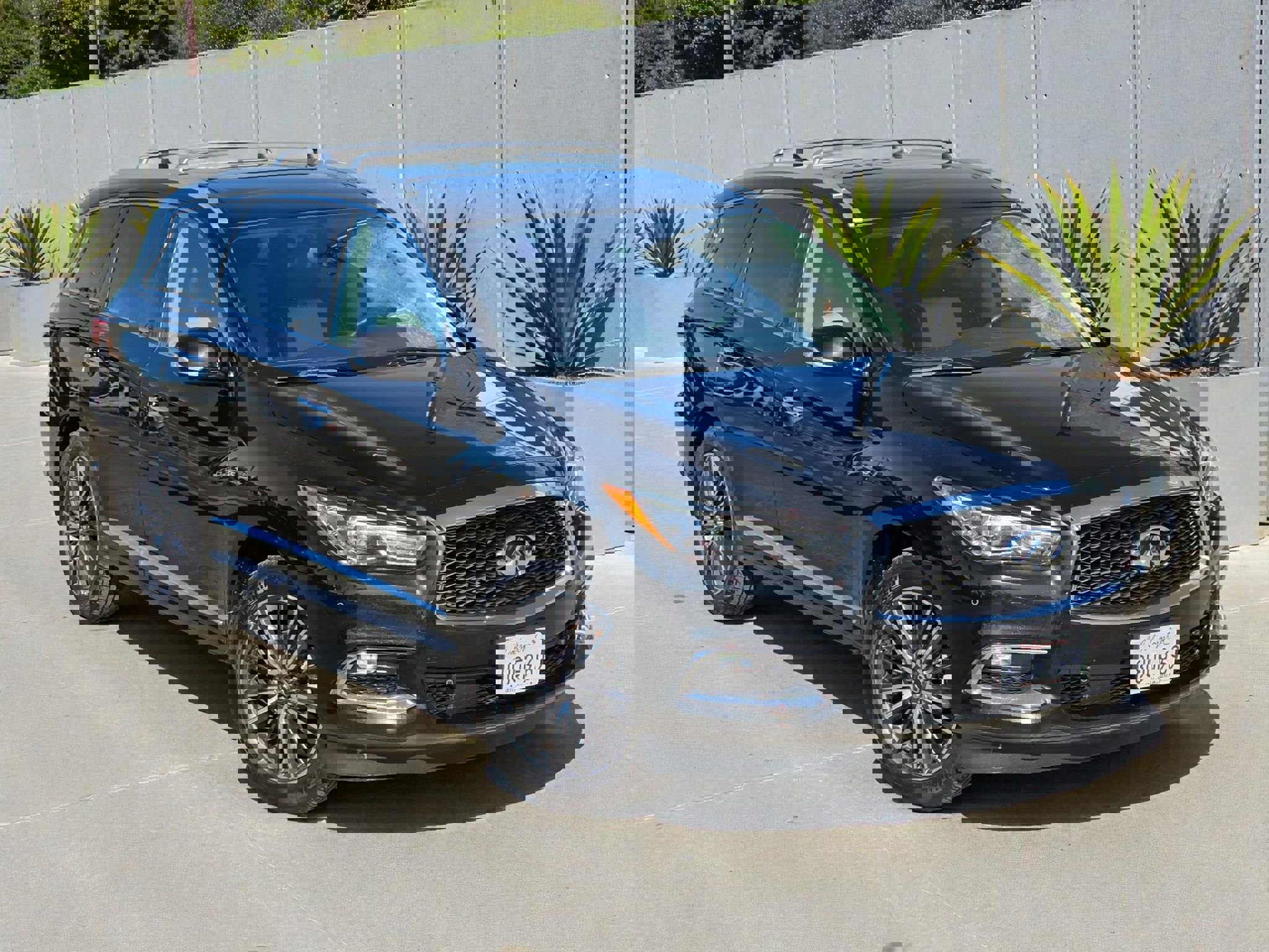 Used 2020 INFINITI QX60 Signature Edition image 2