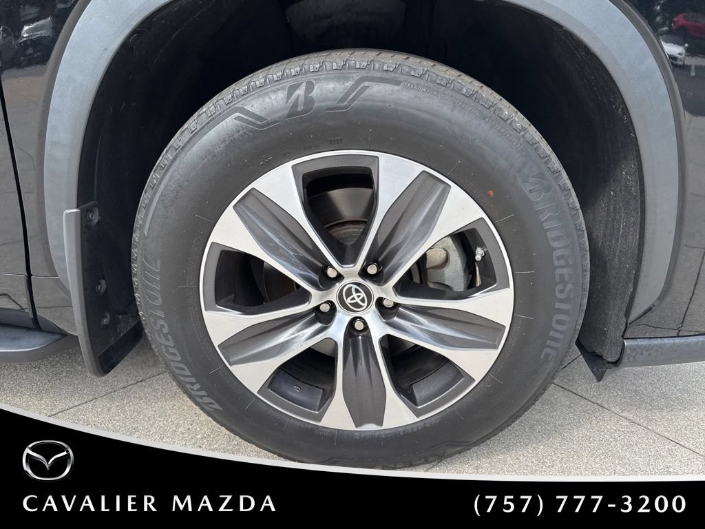 Used 2023 Toyota Highlander XLE AWD/4WD image 23