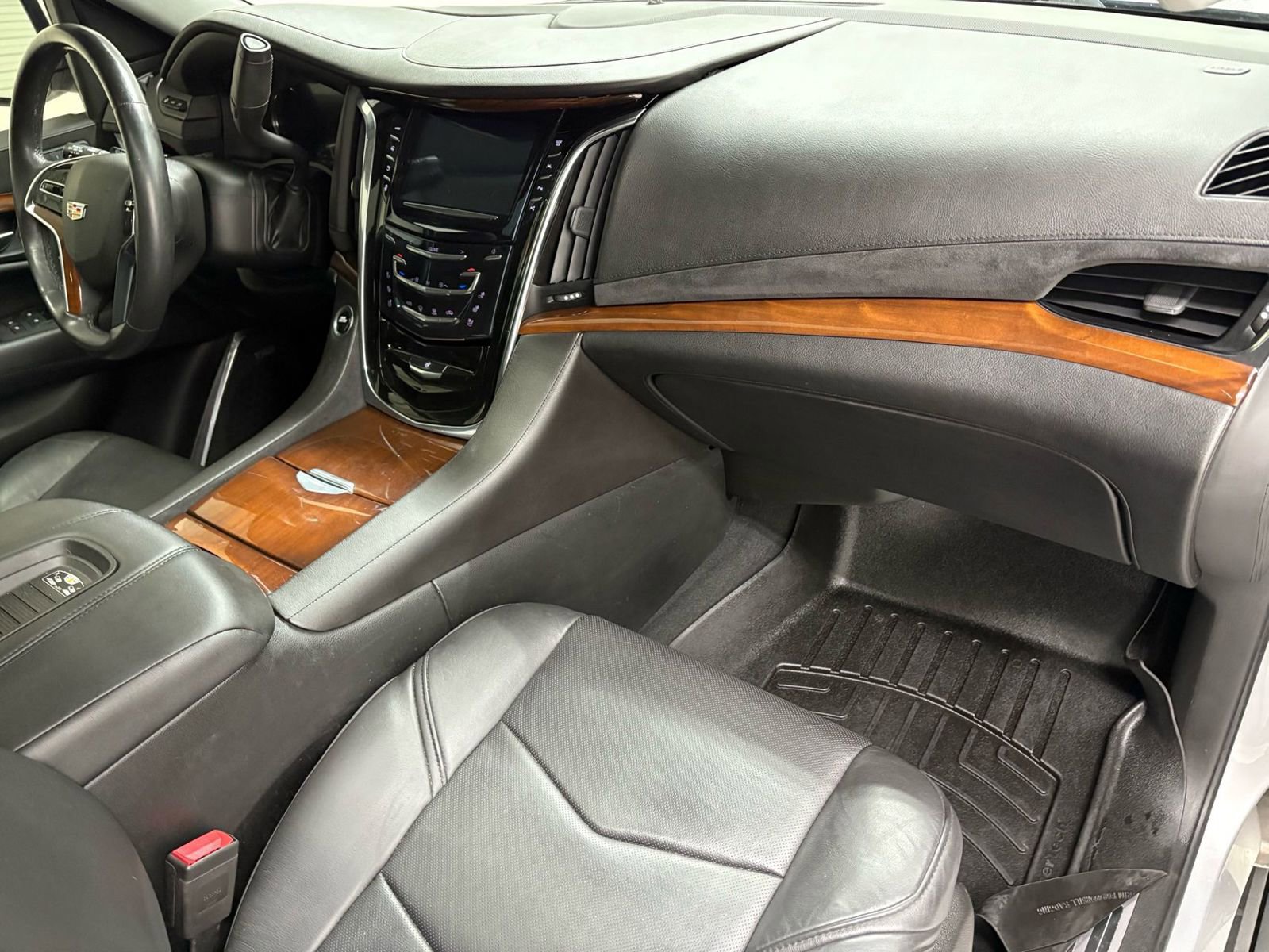 Used 2018 Cadillac Escalade Premium Luxury RWD image 12
