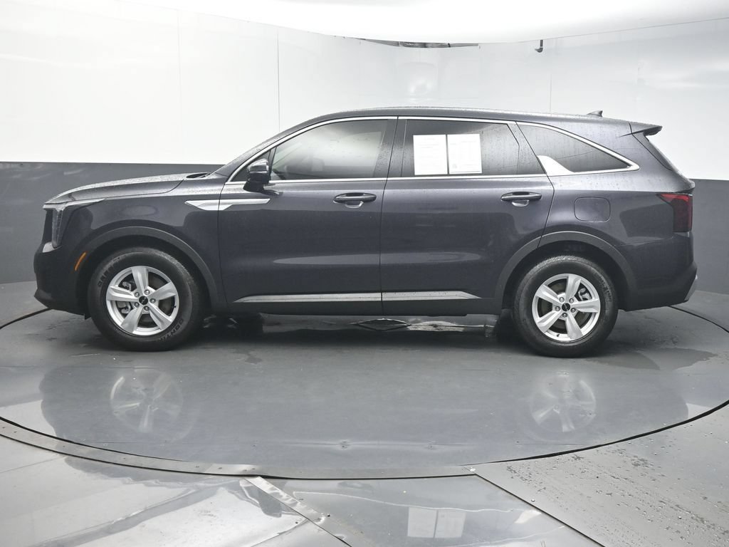Used 2026 Kia Sorento LX FWD image 5