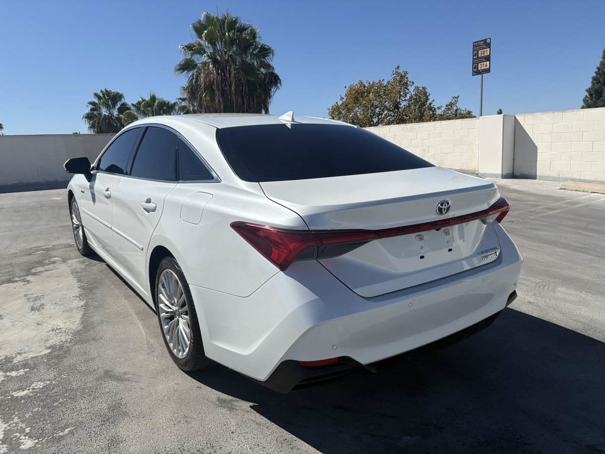 Used 2020 Toyota Avalon Limited w/ Advanced Safety Package FWD image 12