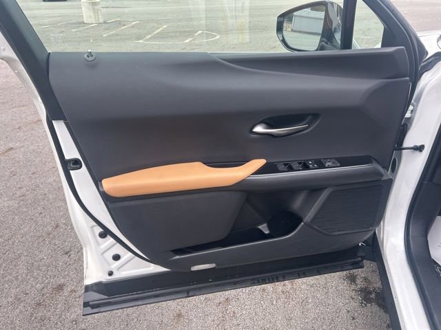 Used 2024 Lexus UX 250h AWD w/ Premium Package image 11