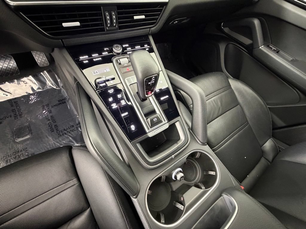 Certified 2023 Porsche Cayenne AWD/4WD image 32