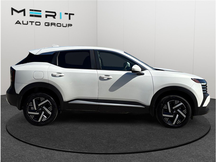 Used 2025 Nissan Kicks SV image 10