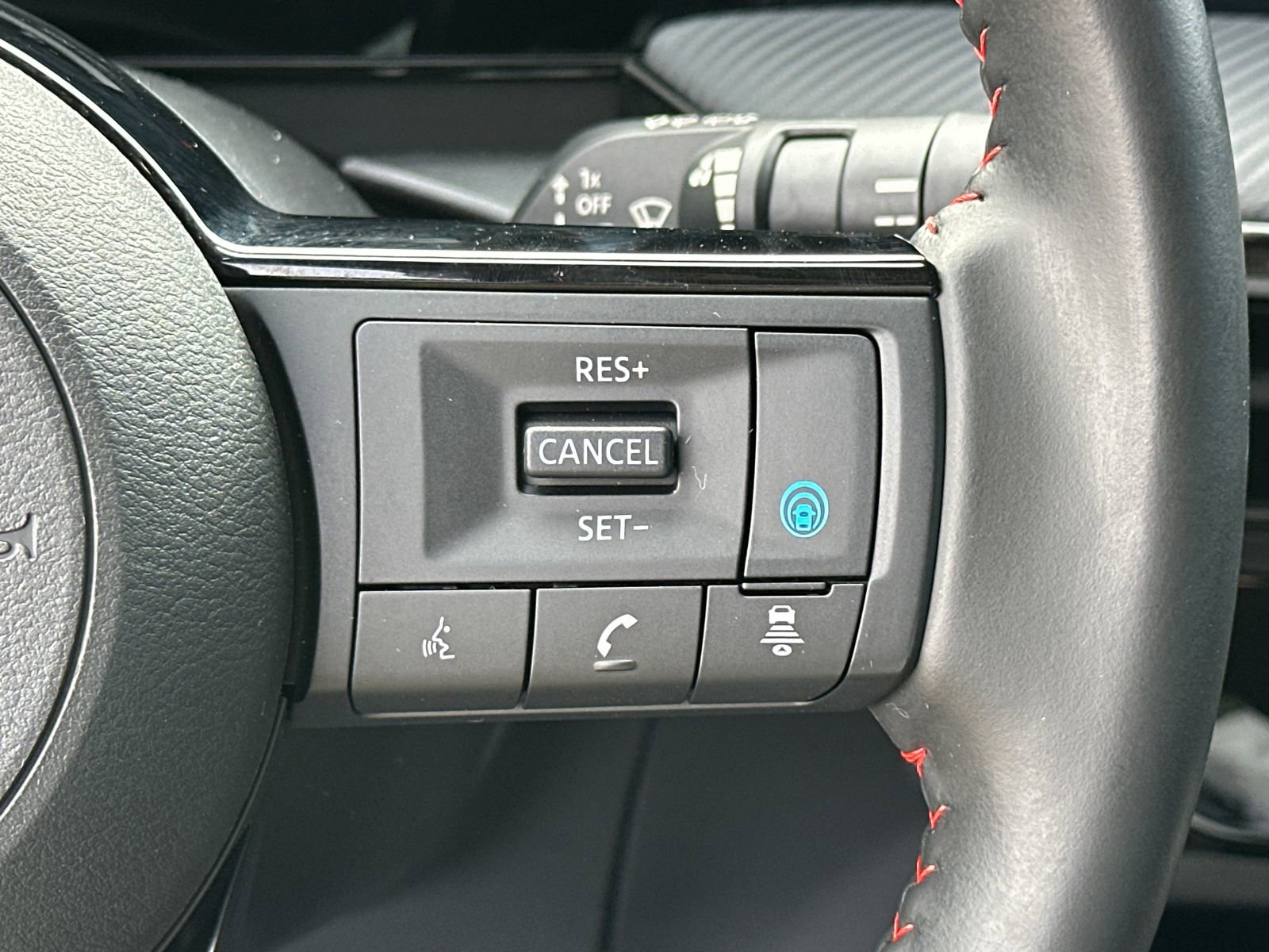 Used 2025 Nissan Kicks SR FWD image 25