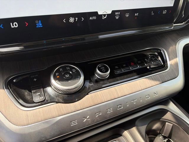Used 2025 Ford Expedition Max Platinum w/ Platinum Ultimate Package AWD/4WD image 56