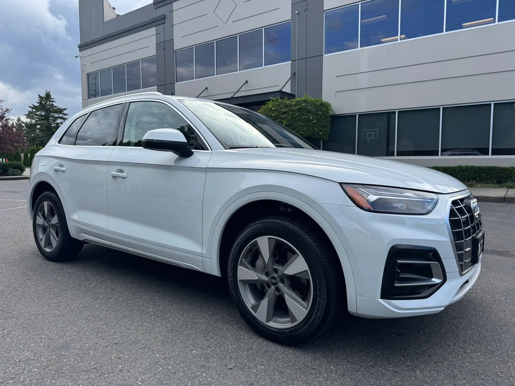 Used 2023 Audi Q5 2.0T Premium Plus w/ Premium Plus Package AWD/4WD image 1