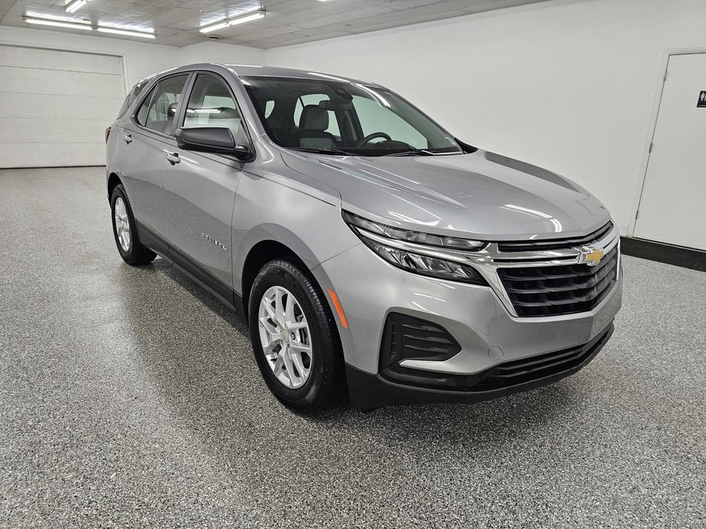 Used 2024 Chevrolet Equinox LS FWD image 3