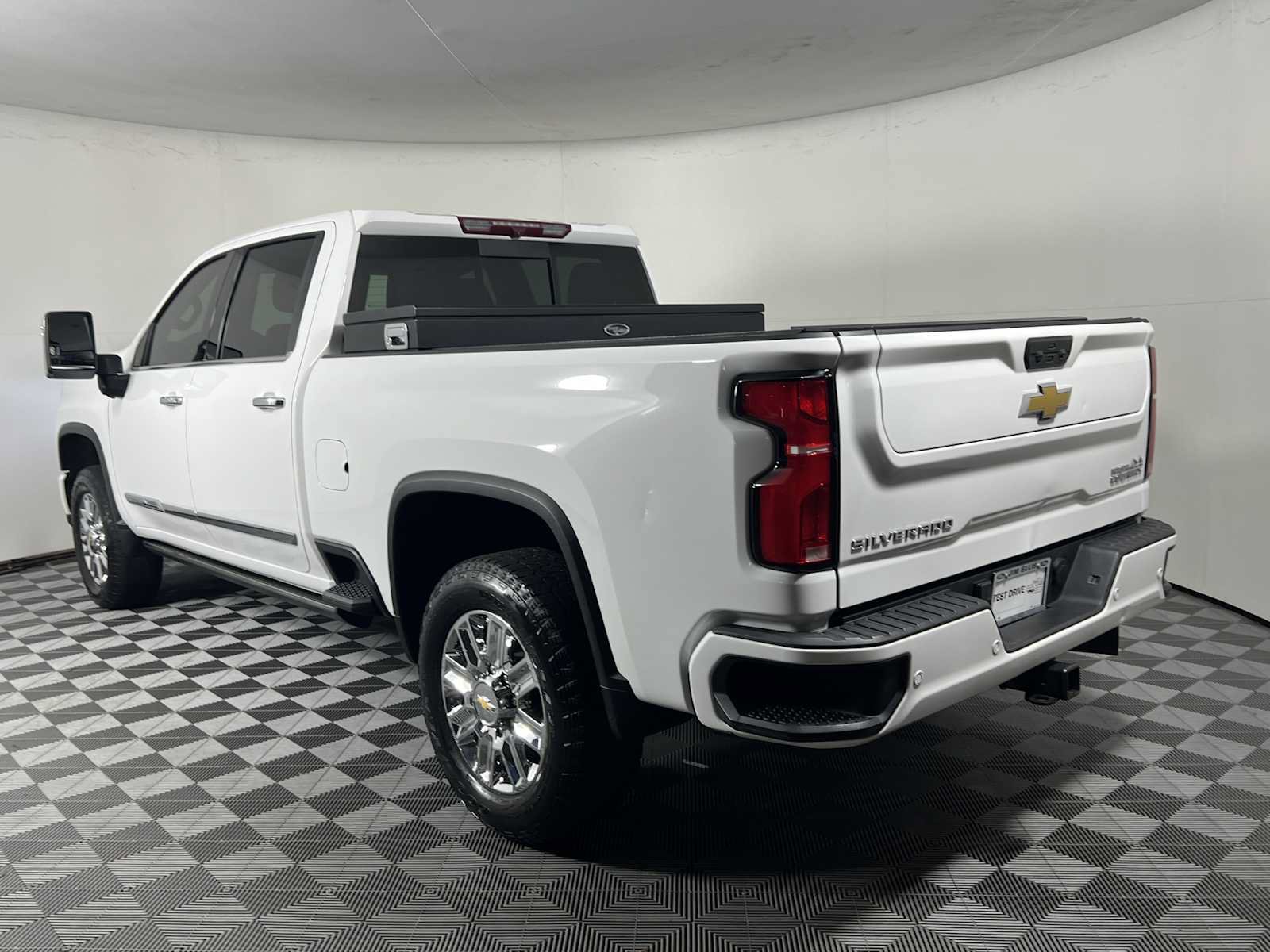 Used 2024 Chevrolet Silverado 2500 High Country w/ LPO, Dark Essentials Package AWD/4WD image 5
