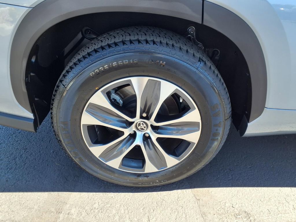 Used 2023 Toyota Highlander XLE image 18
