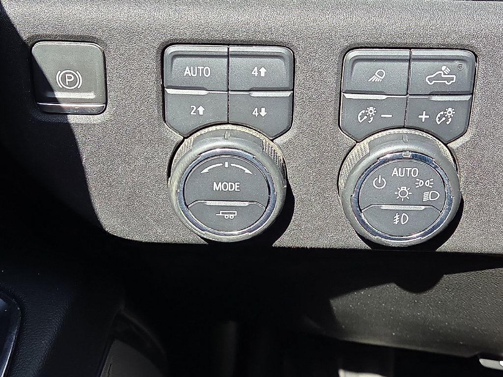 Used 2024 Chevrolet Silverado 1500 High Country w/ Technology Package AWD/4WD image 24