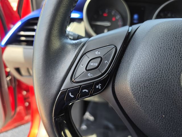 Used 2020 Toyota C-HR XLE FWD image 27