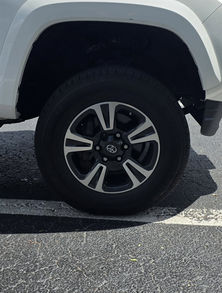 Used 2016 Toyota Tacoma TRD Sport w/ Towing Package AWD/4WD image 35