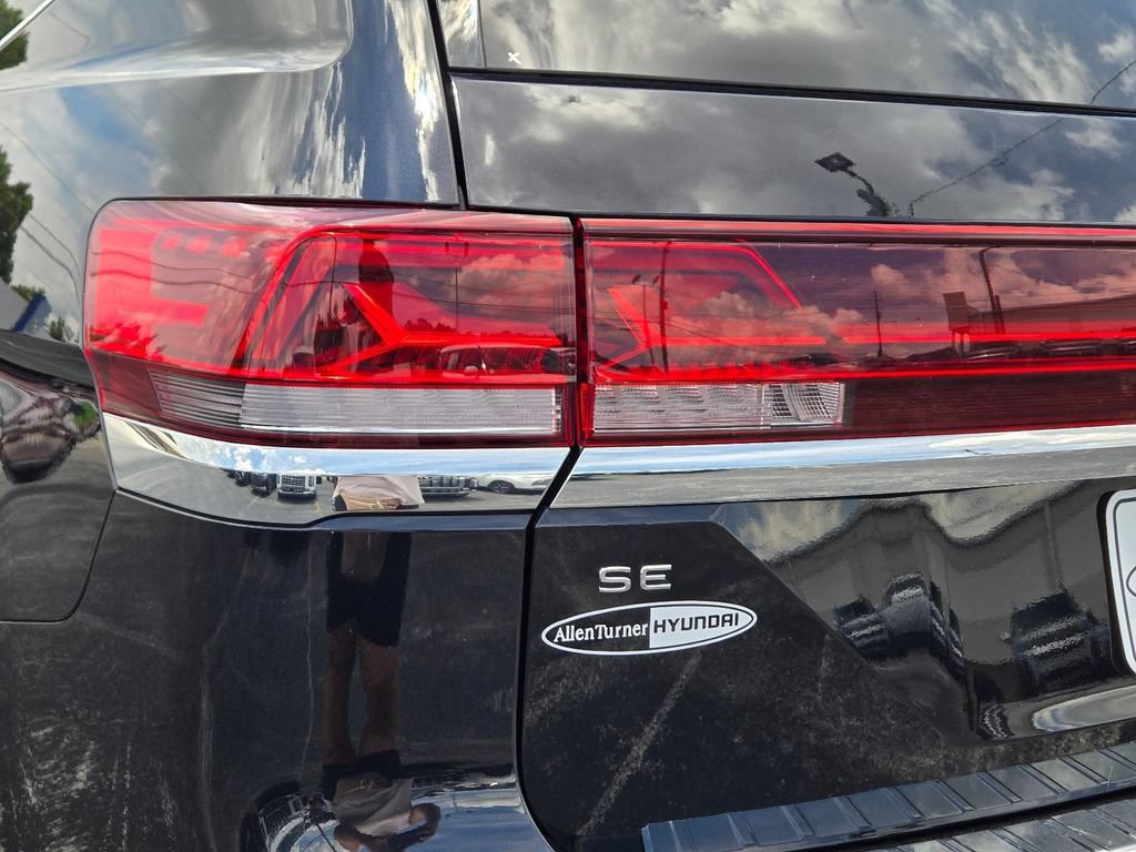 Used 2024 Volkswagen Atlas SE w/ Panoramic Sunroof Package FWD image 7
