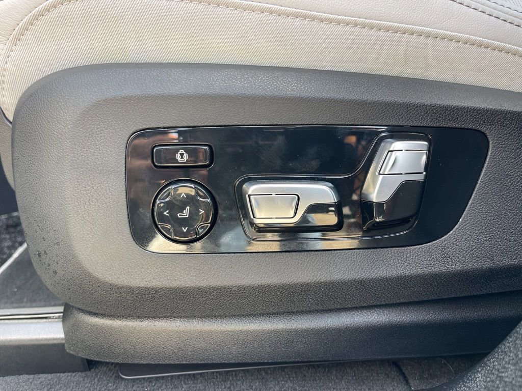 Used 2026 BMW X6 M60i w/ Executive Package image 20