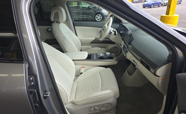 Used 2023 Genesis GV60 Advanced AWD/4WD image 6