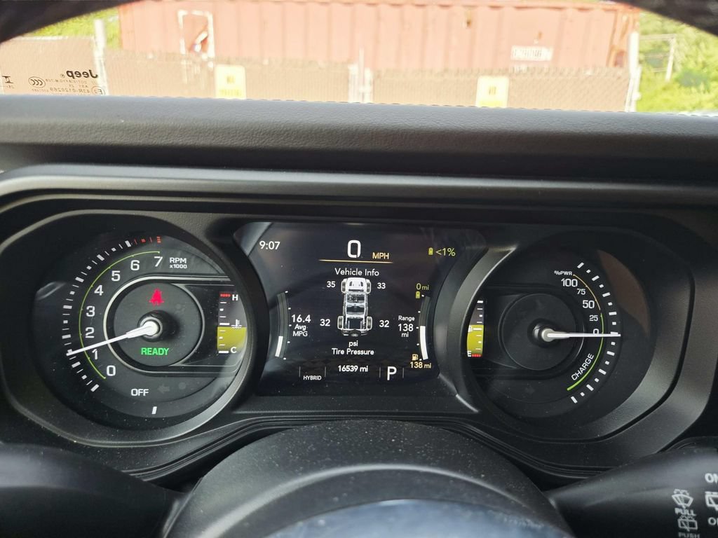 Certified 2025 Jeep Wrangler Unlimited Sahara AWD/4WD image 24