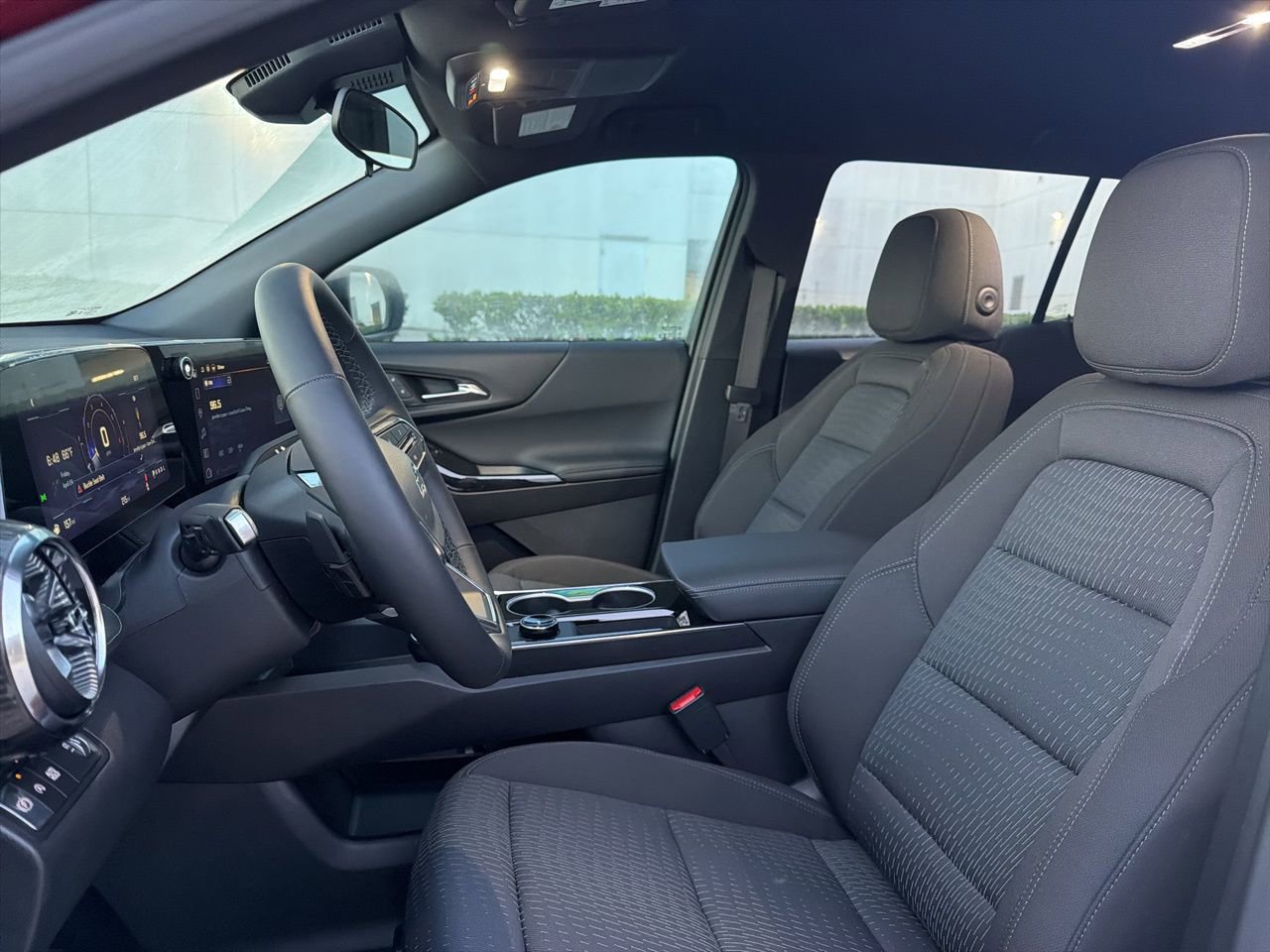 Used 2026 Chevrolet Equinox LT w/ Midnight Edition FWD image 9