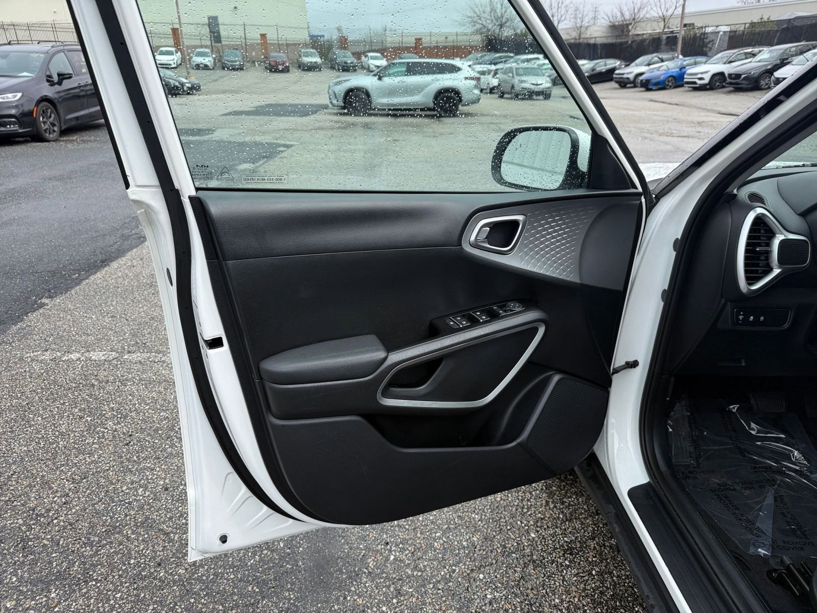 Used 2025 Kia Soul LX w/ LX Technology Package image 18