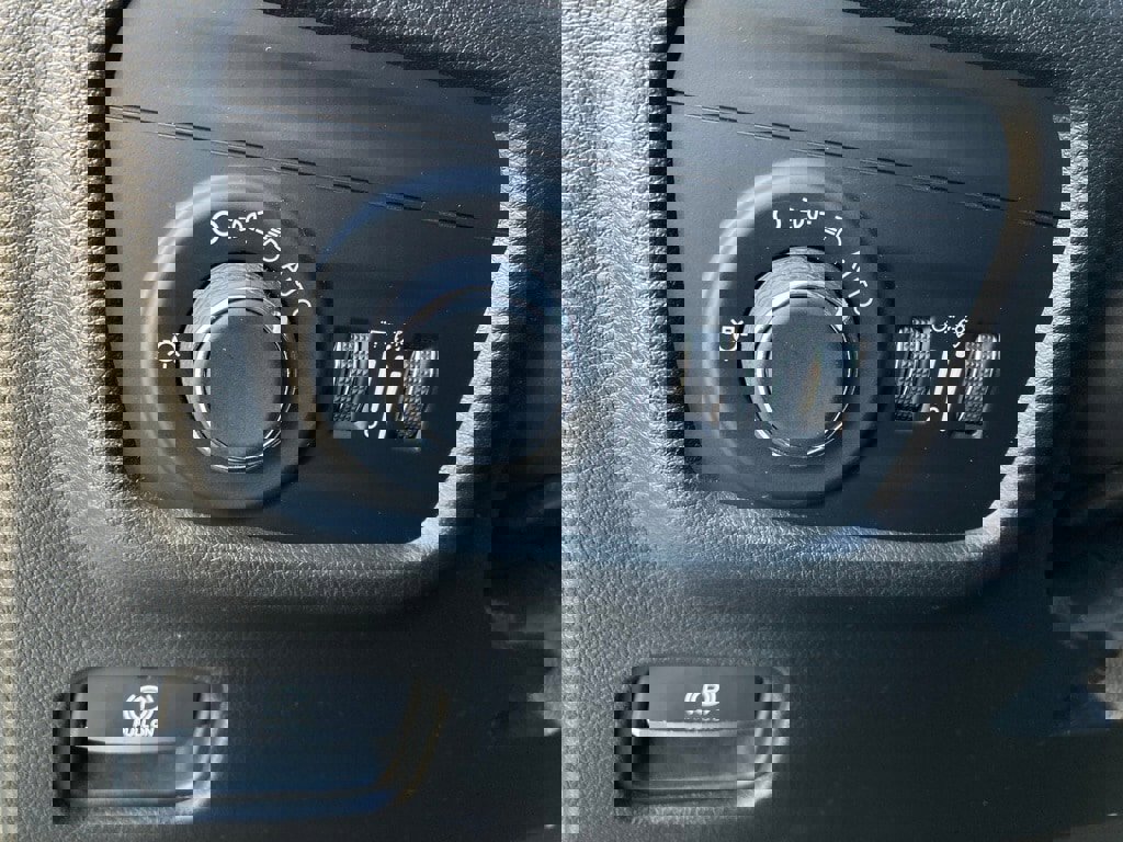 Used 2022 Jeep Grand Cherokee L Laredo w/ Luxury Tech Group I image 16