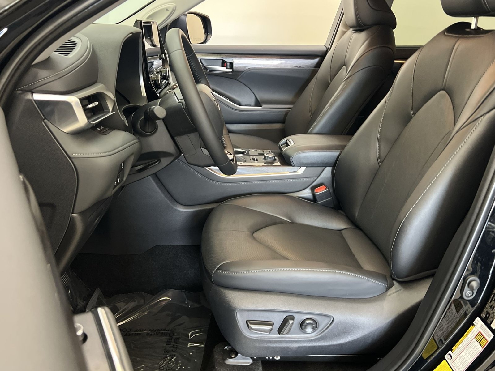 Used 2026 Toyota Highlander Limited AWD/4WD image 12