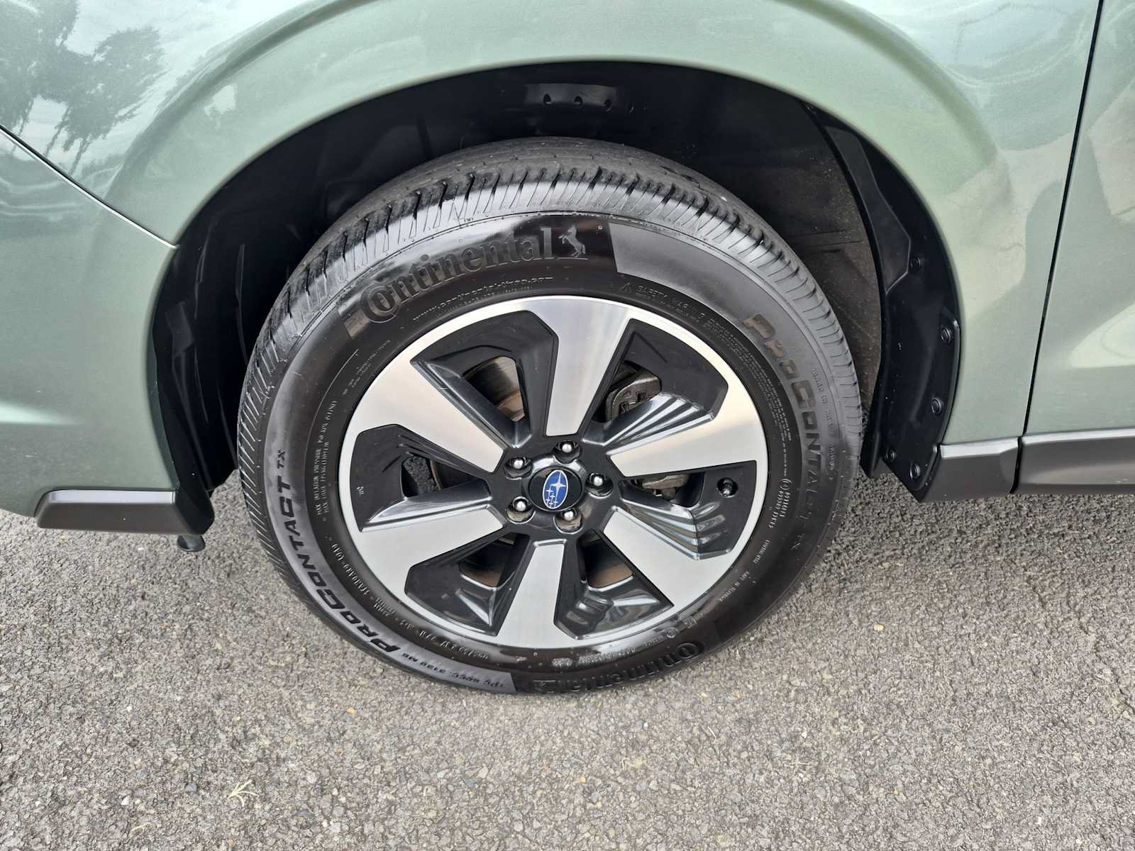 Used 2018 Subaru Forester 2.5i Premium w/ All-Weather Package AWD/4WD image 14
