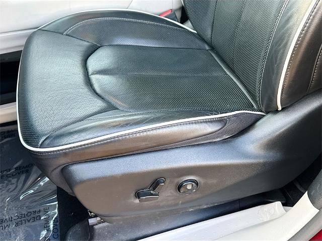 Used 2021 Chrysler Pacifica Limited image 17