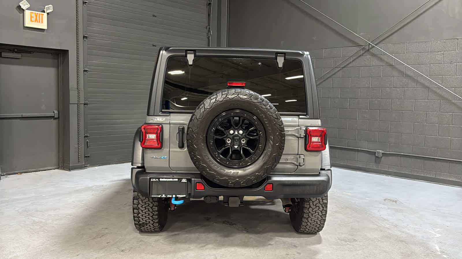 Used 2023 Jeep Wrangler Unlimited Rubicon 4xe AWD/4WD image 5