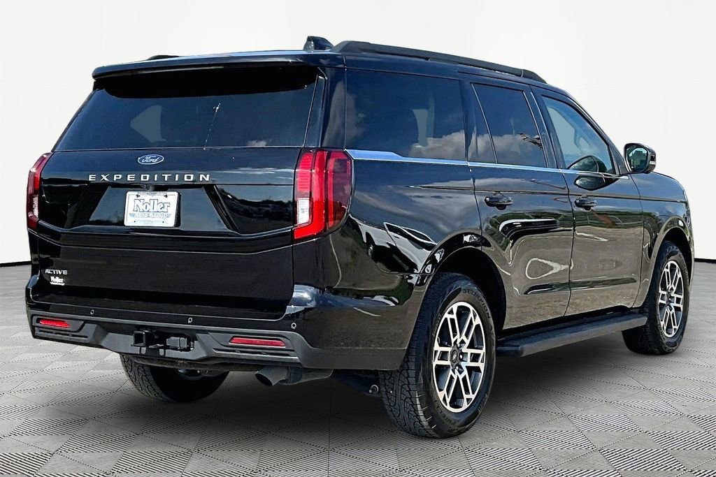 Certified 2025 Ford Expedition Active AWD/4WD image 2