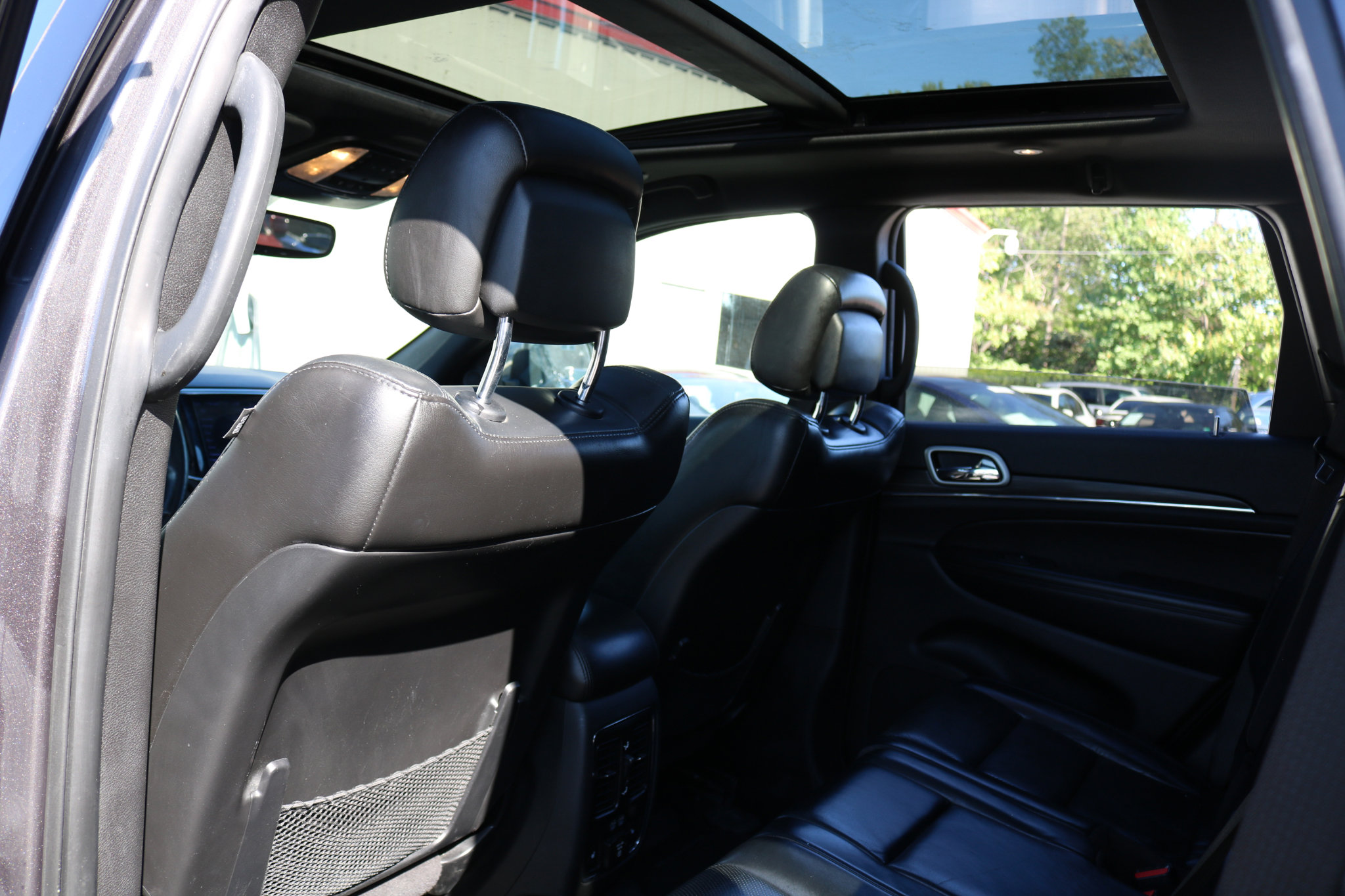 Used 2021 Jeep Grand Cherokee Limited w/ Luxury Group II image 39