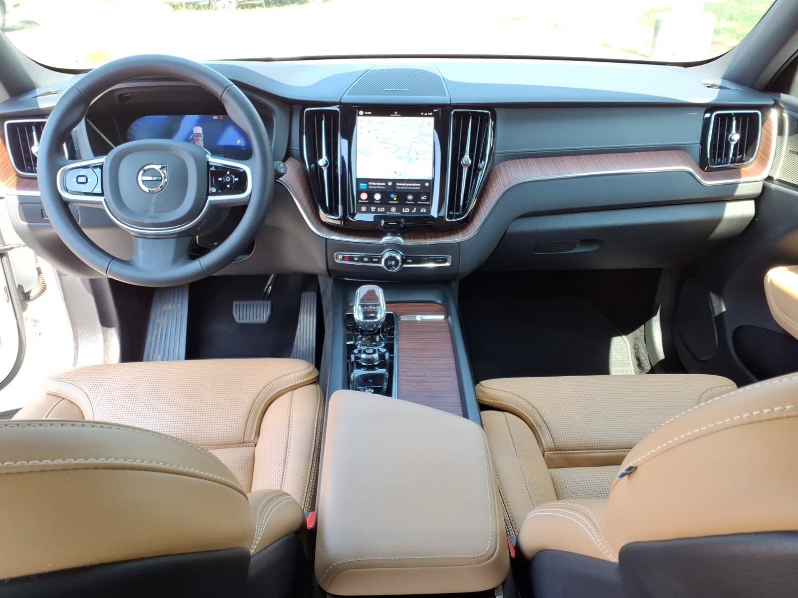 Used 2025 Volvo XC60 B5 Ultra AWD/4WD image 6