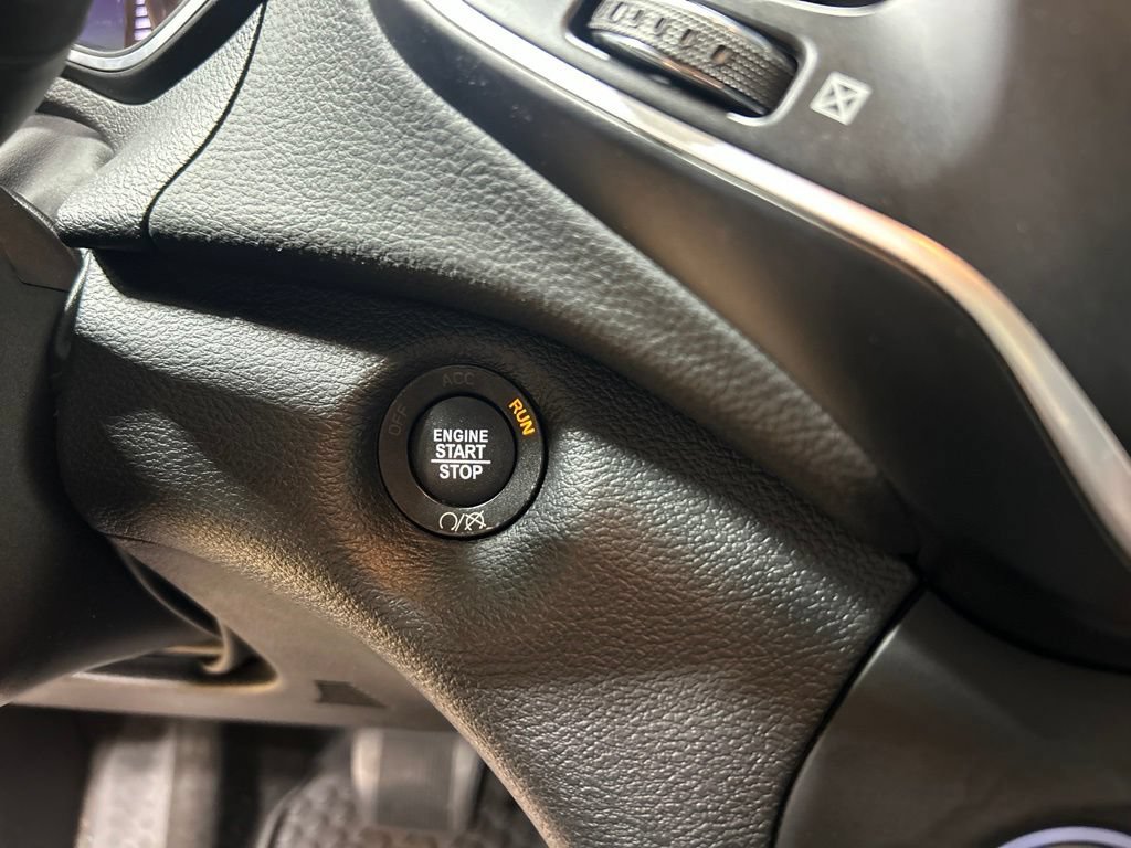 Certified 2019 Jeep Cherokee Latitude Plus AWD/4WD image 28