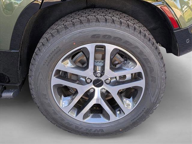 New 2026 Land Rover Defender 110 X-Dynamic SE image 9