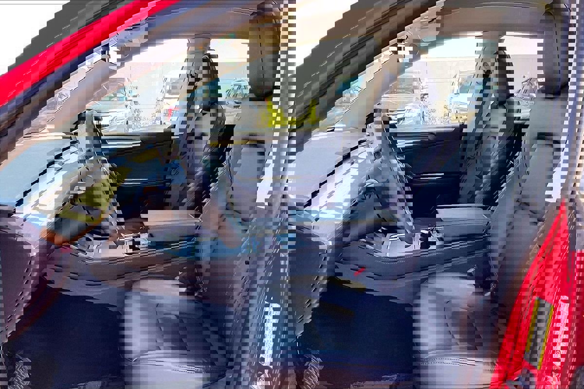 Used 2022 Tesla Model Y Long Range image 22