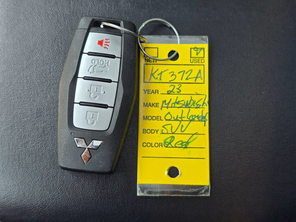 Used 2023 Mitsubishi Outlander 4WD Plug-In Hybrid image 31
