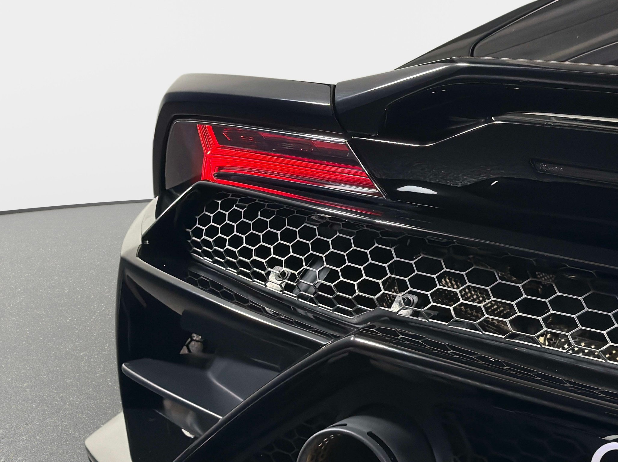 Used 2023 Lamborghini Huracan EVO RWD image 10