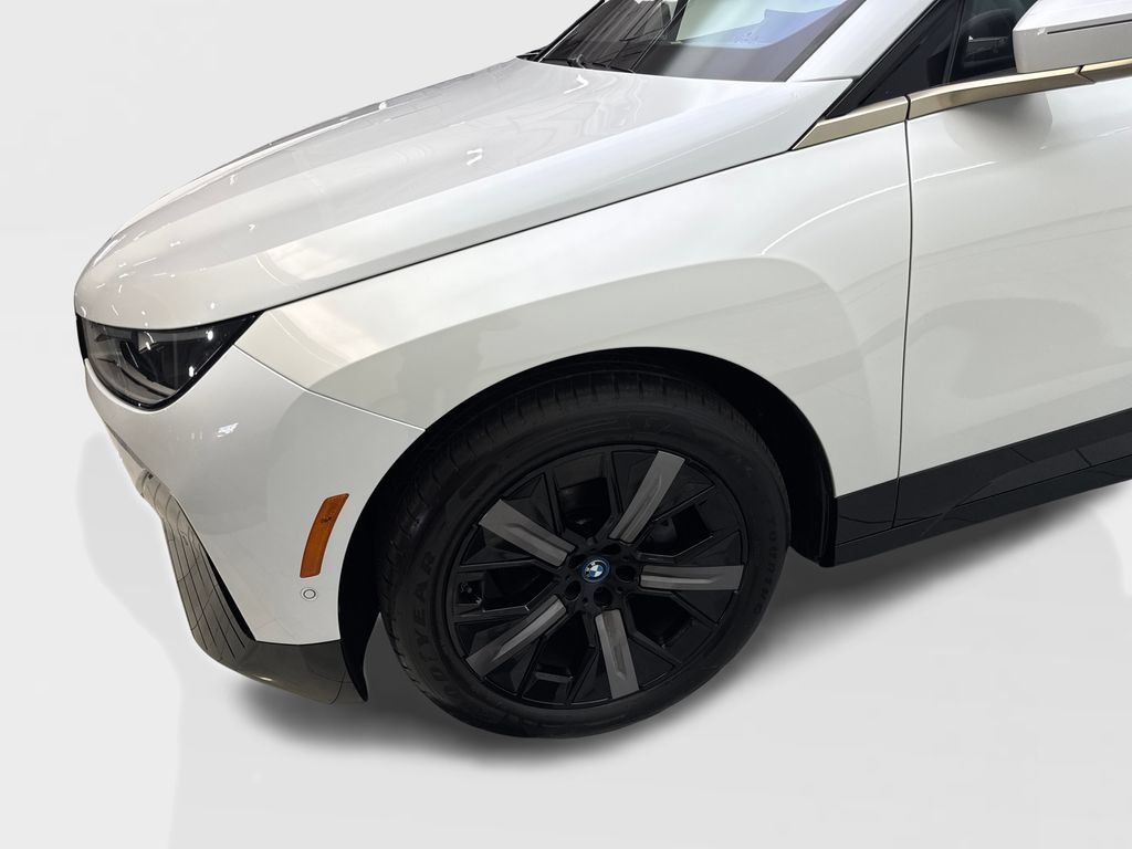 Used 2024 BMW iX xDrive50 w/ Premium Package AWD/4WD image 18