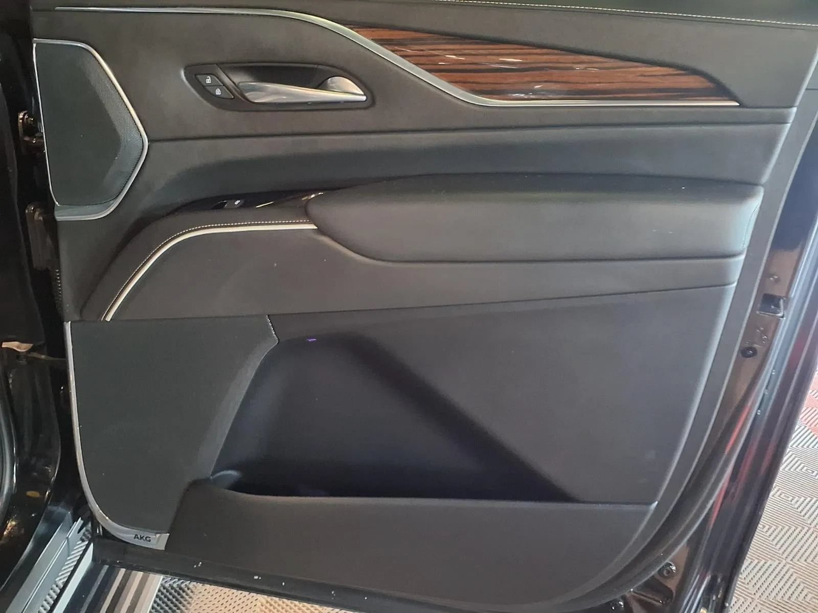 Used 2021 Cadillac Escalade ESV Premium Luxury w/ Driver Assist Tech Package AWD/4WD image 10