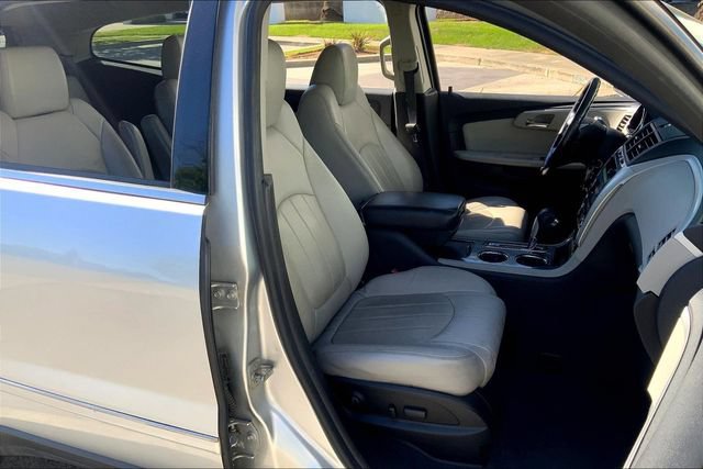 Used 2012 Chevrolet Traverse LTZ FWD image 7