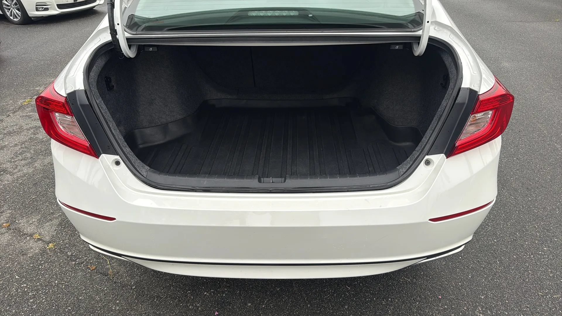 Used 2018 Honda Accord EX-L image 7