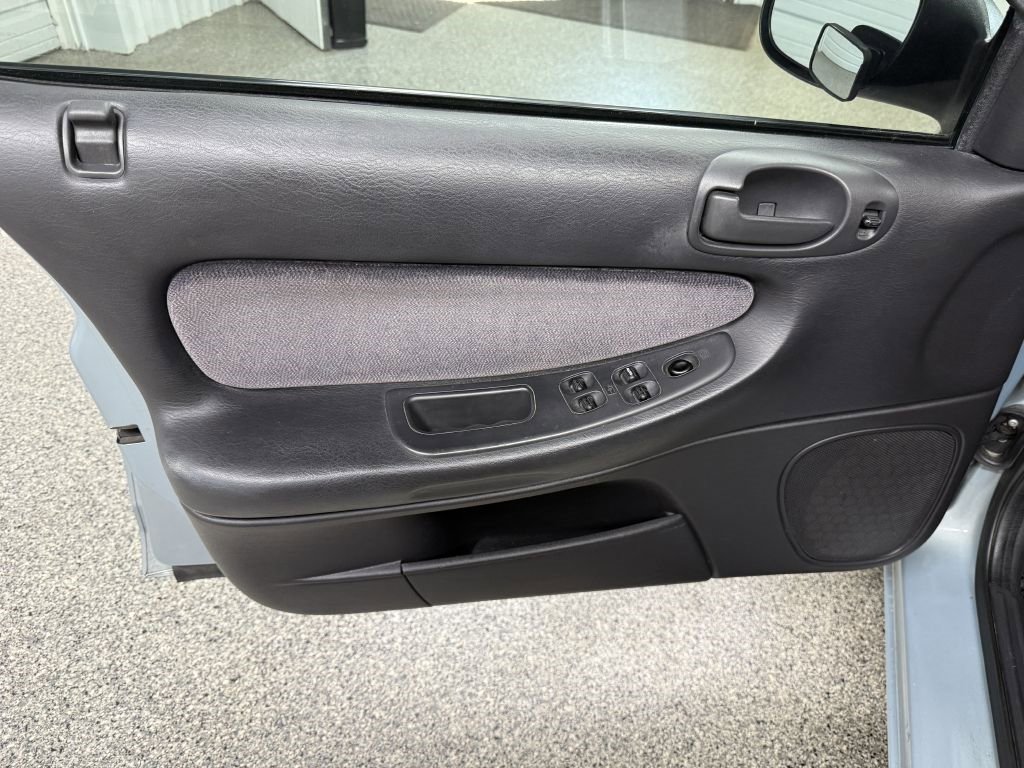 Used 2002 Chrysler Sebring LX image 20